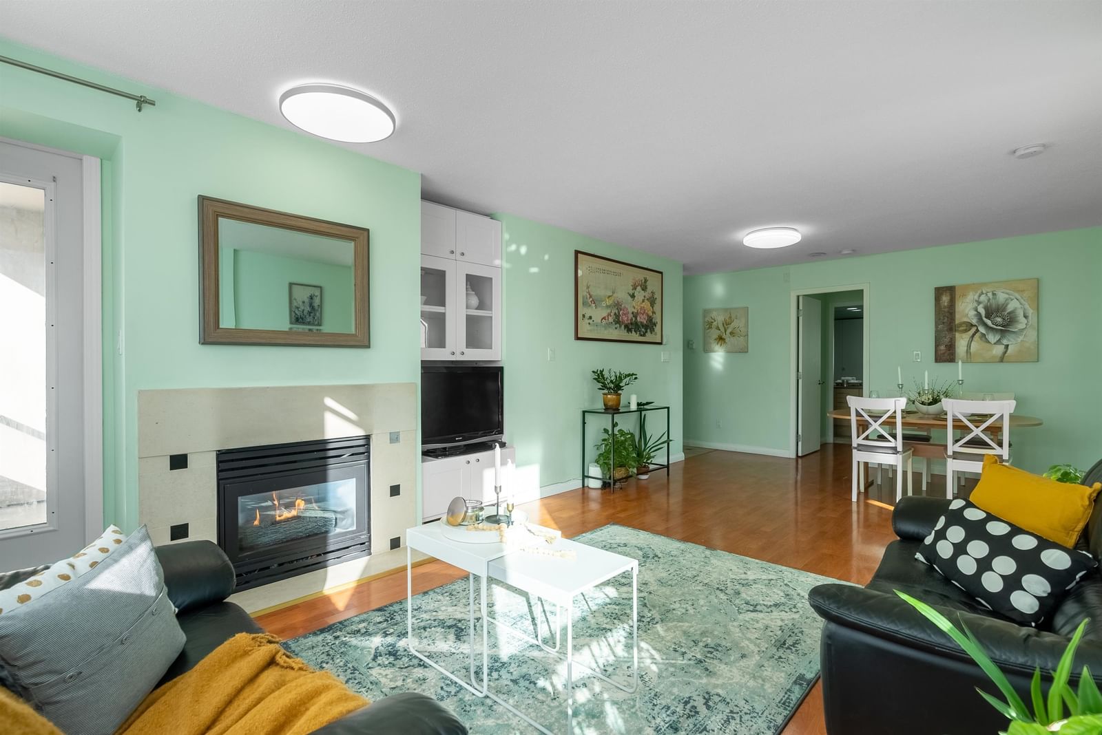 Listing Image 6