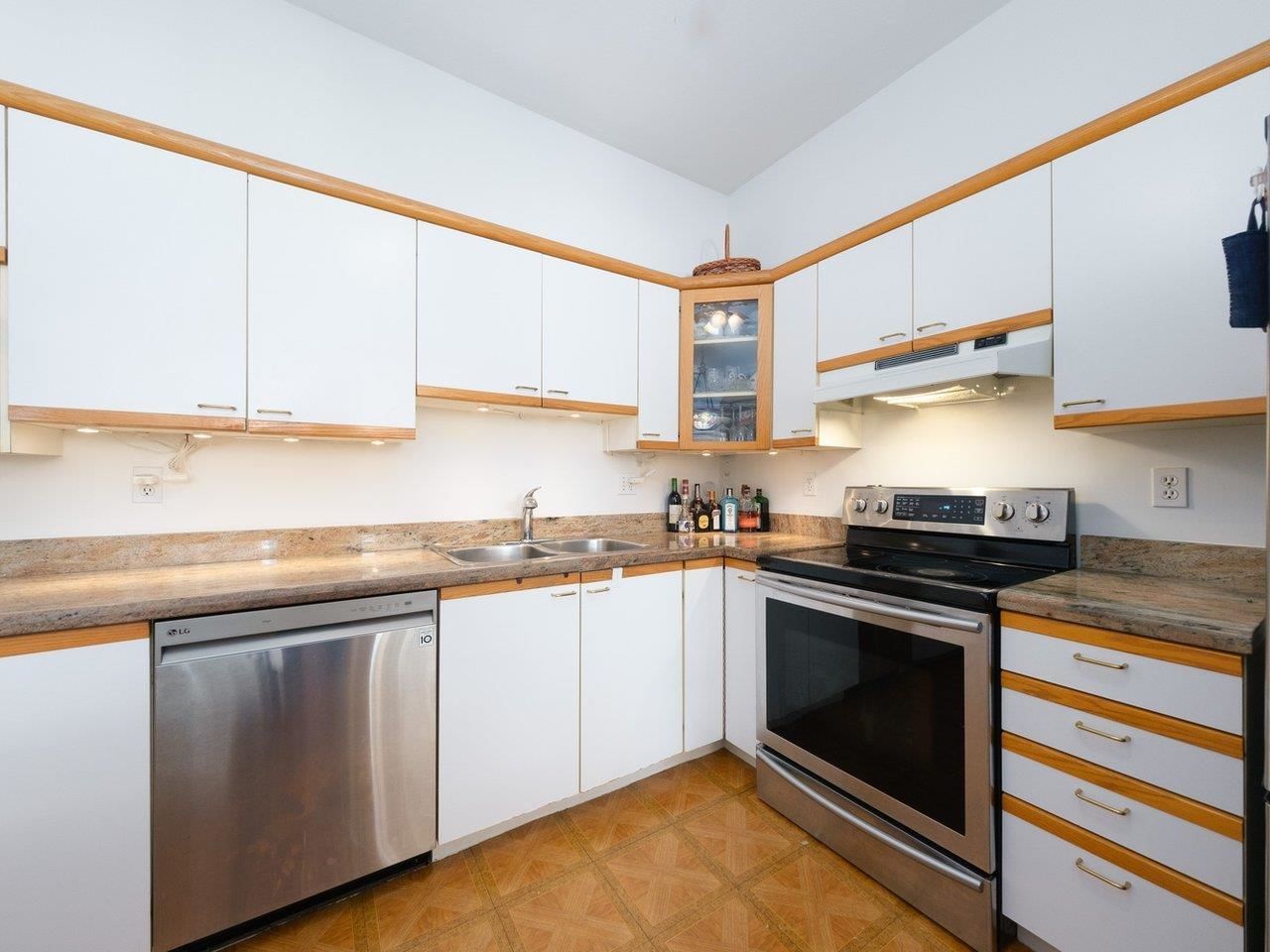 Listing Image 12
