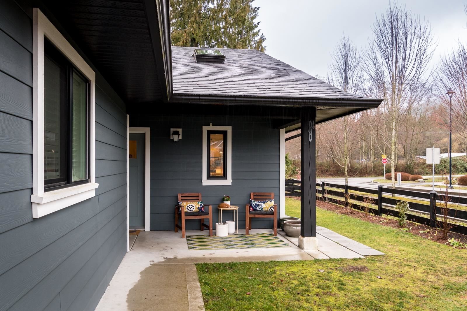 Listing Image 4