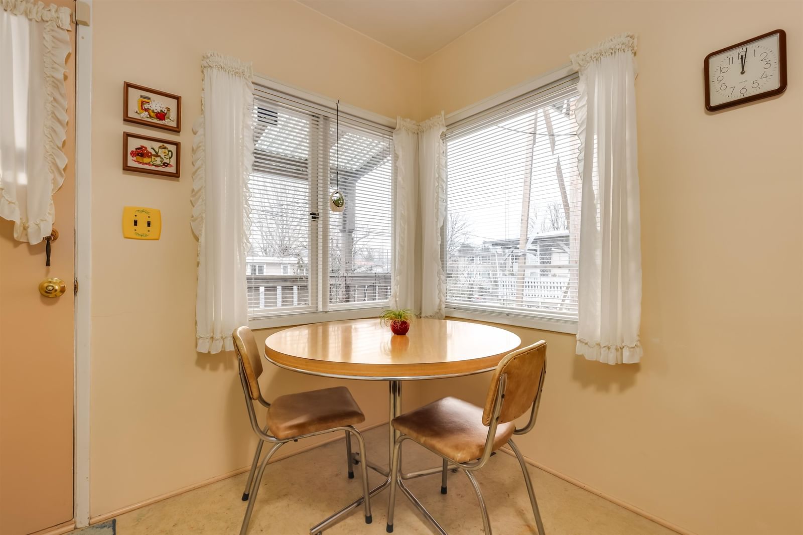 Listing Image 12