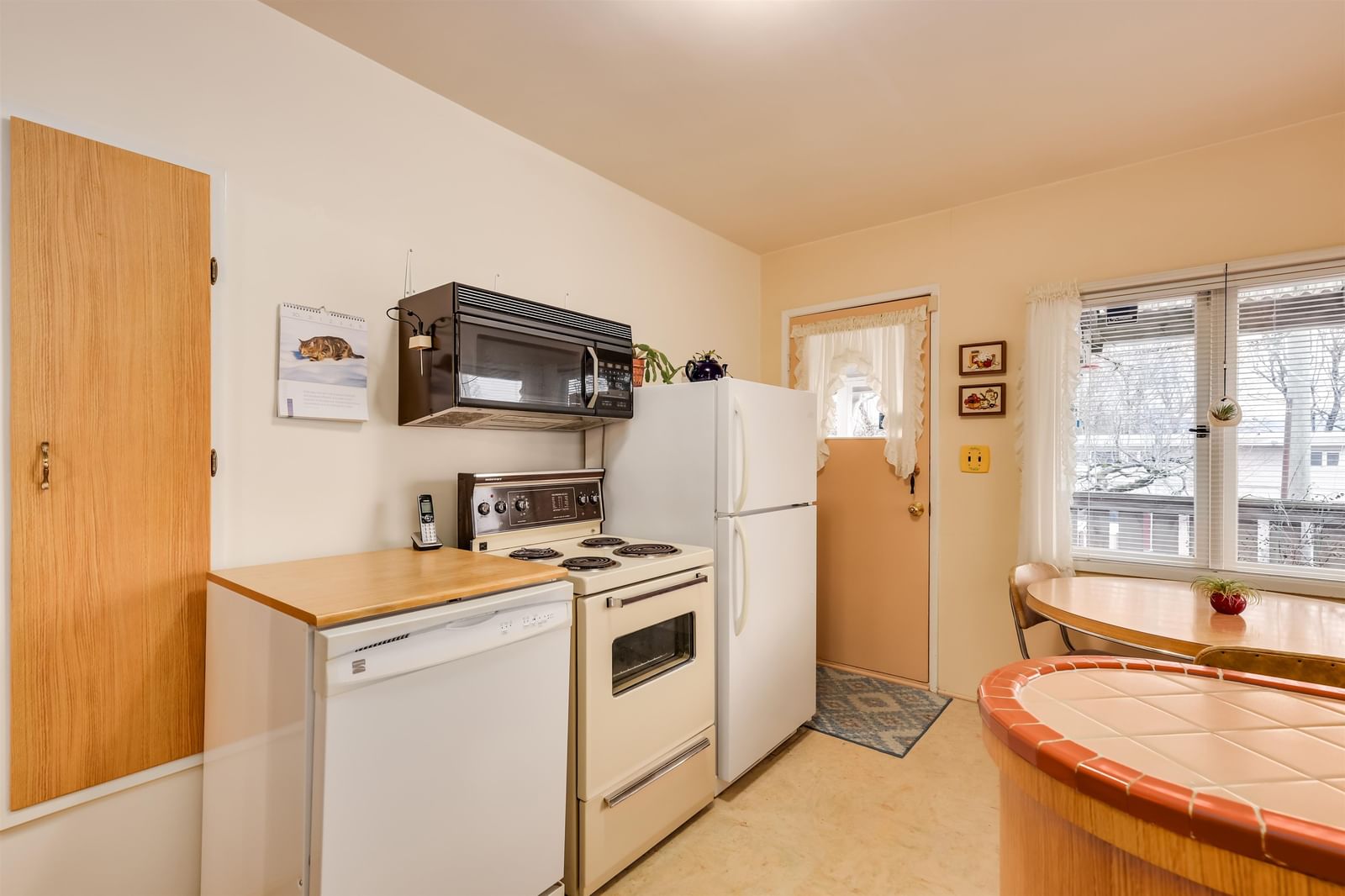 Listing Image 9