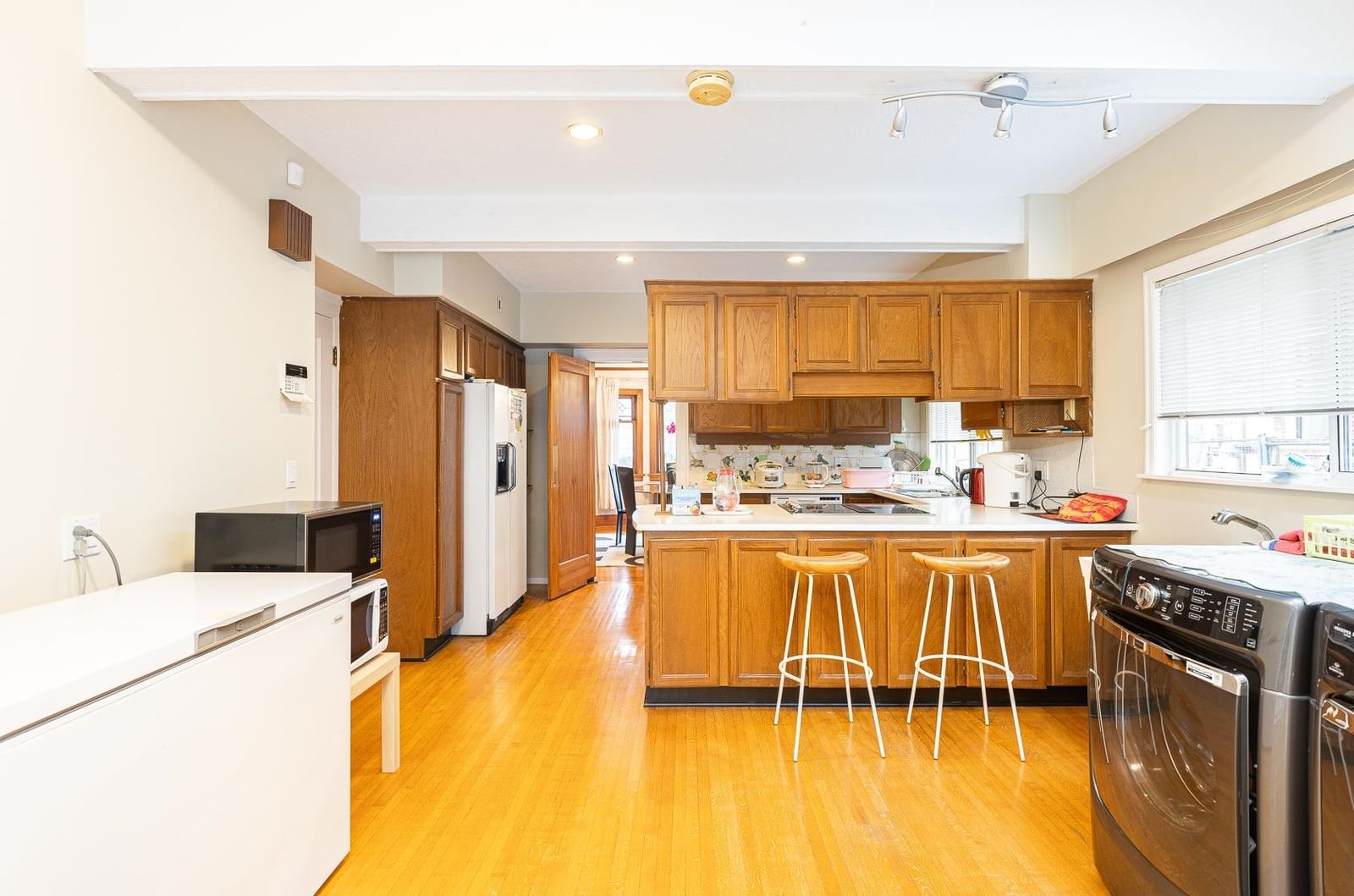 Listing Image 6