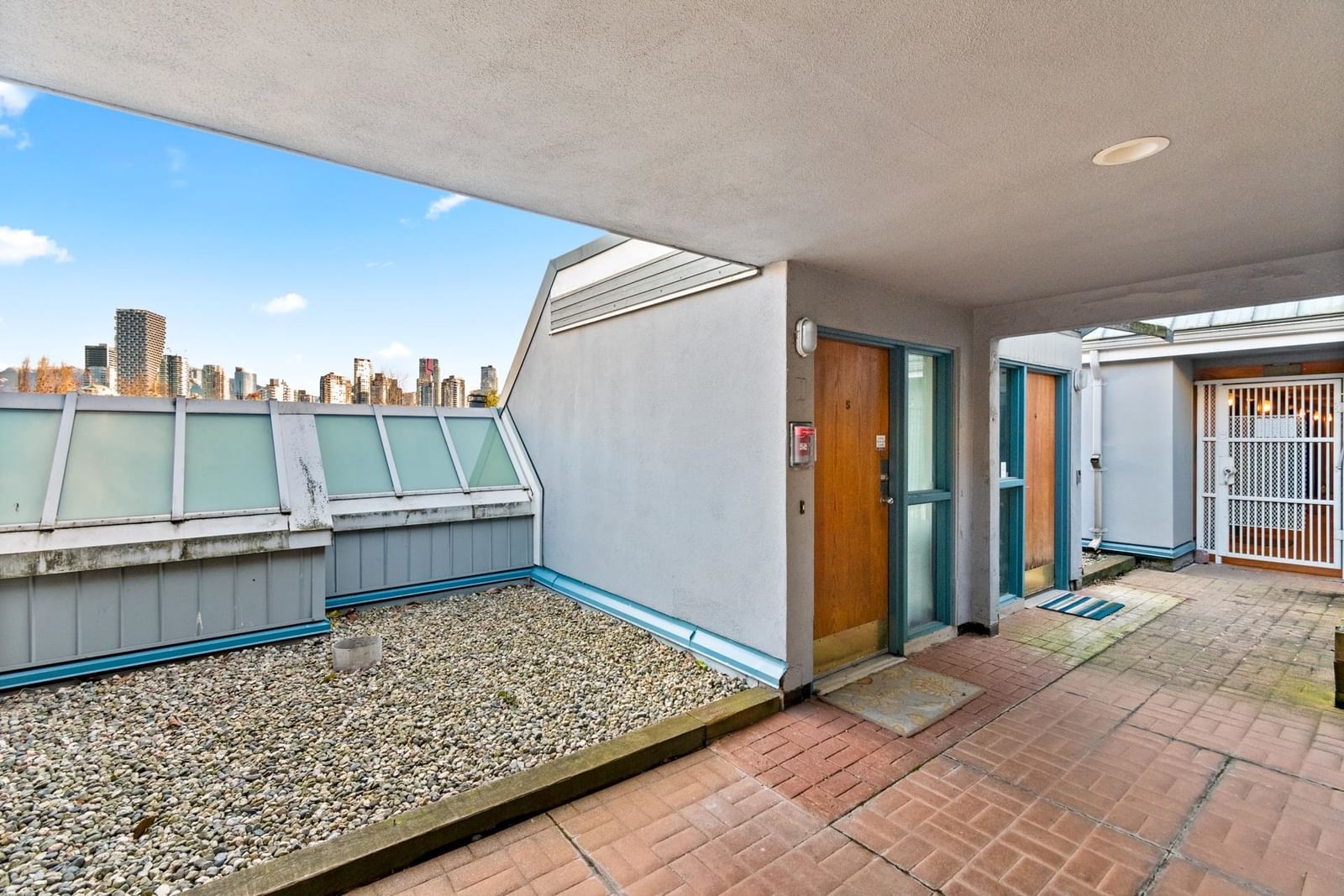 Listing Image 11