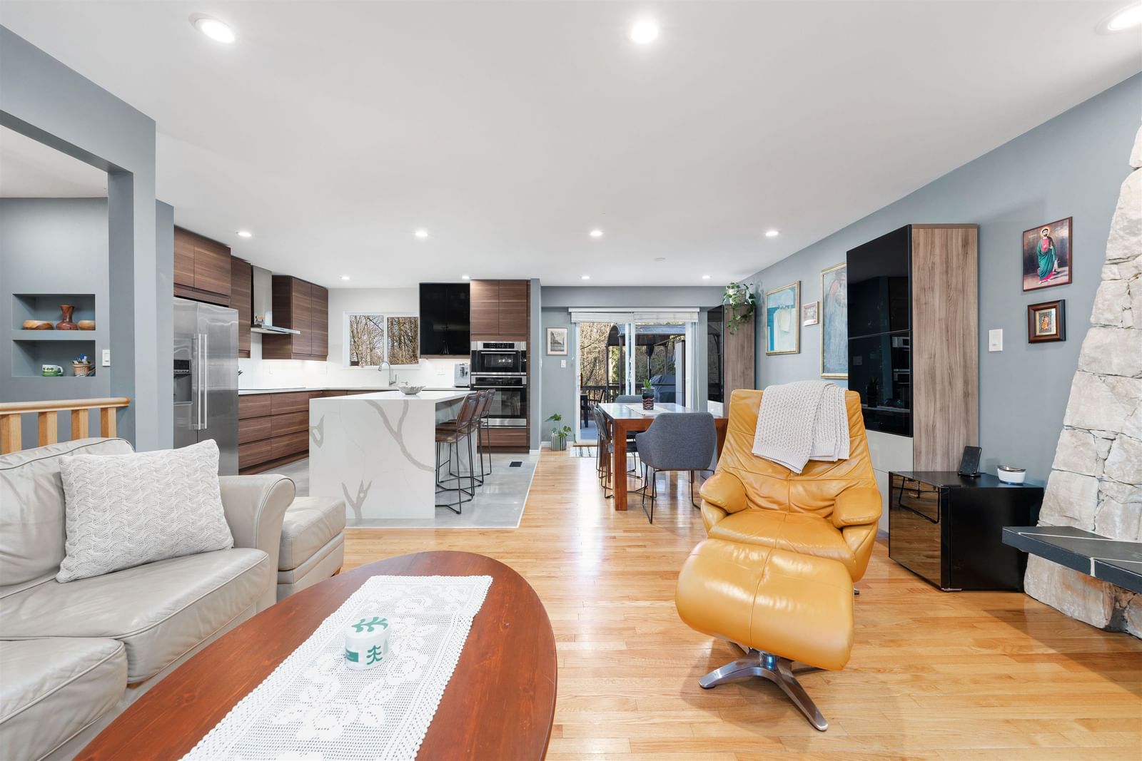 Listing Image 5