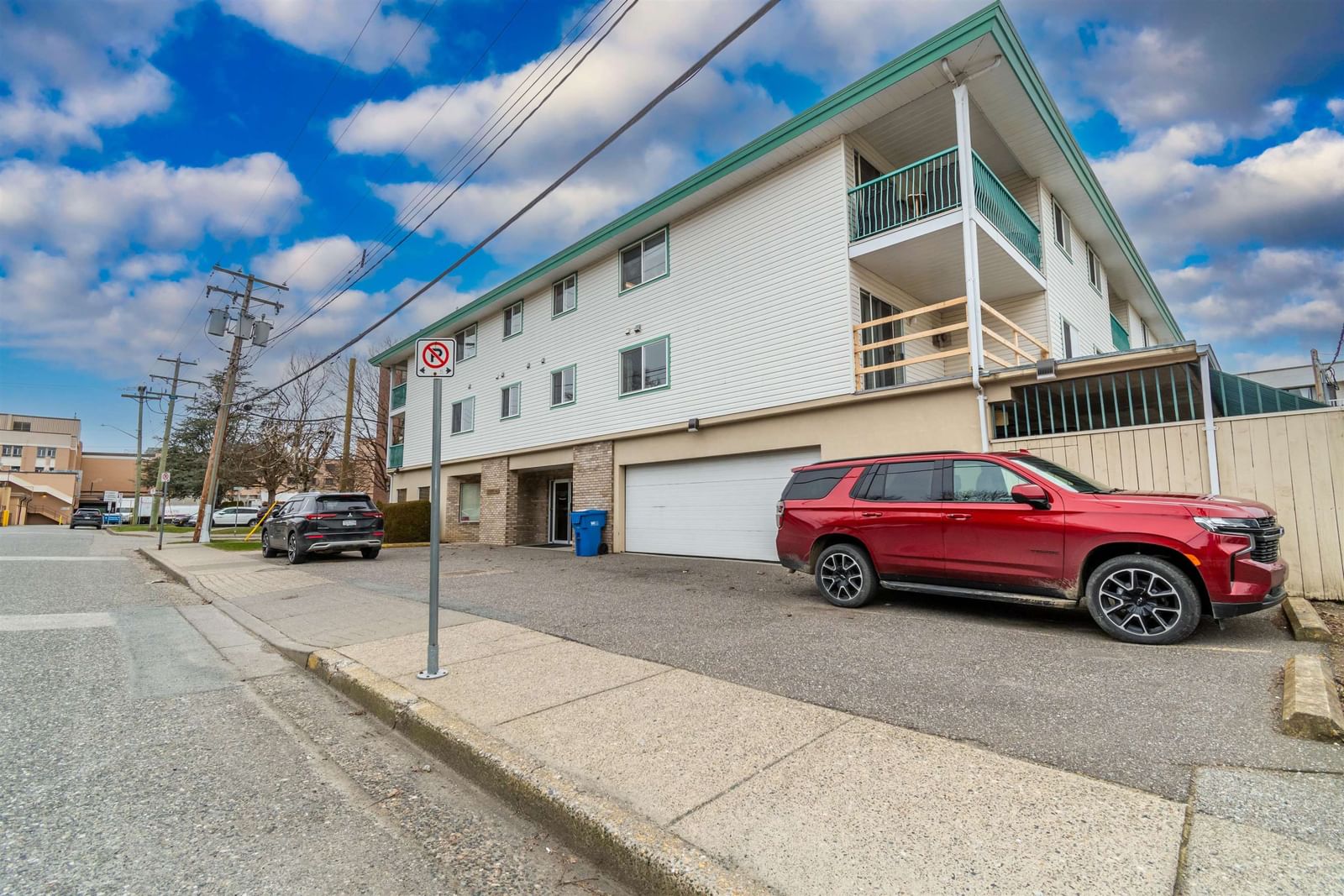 Listing Image 3