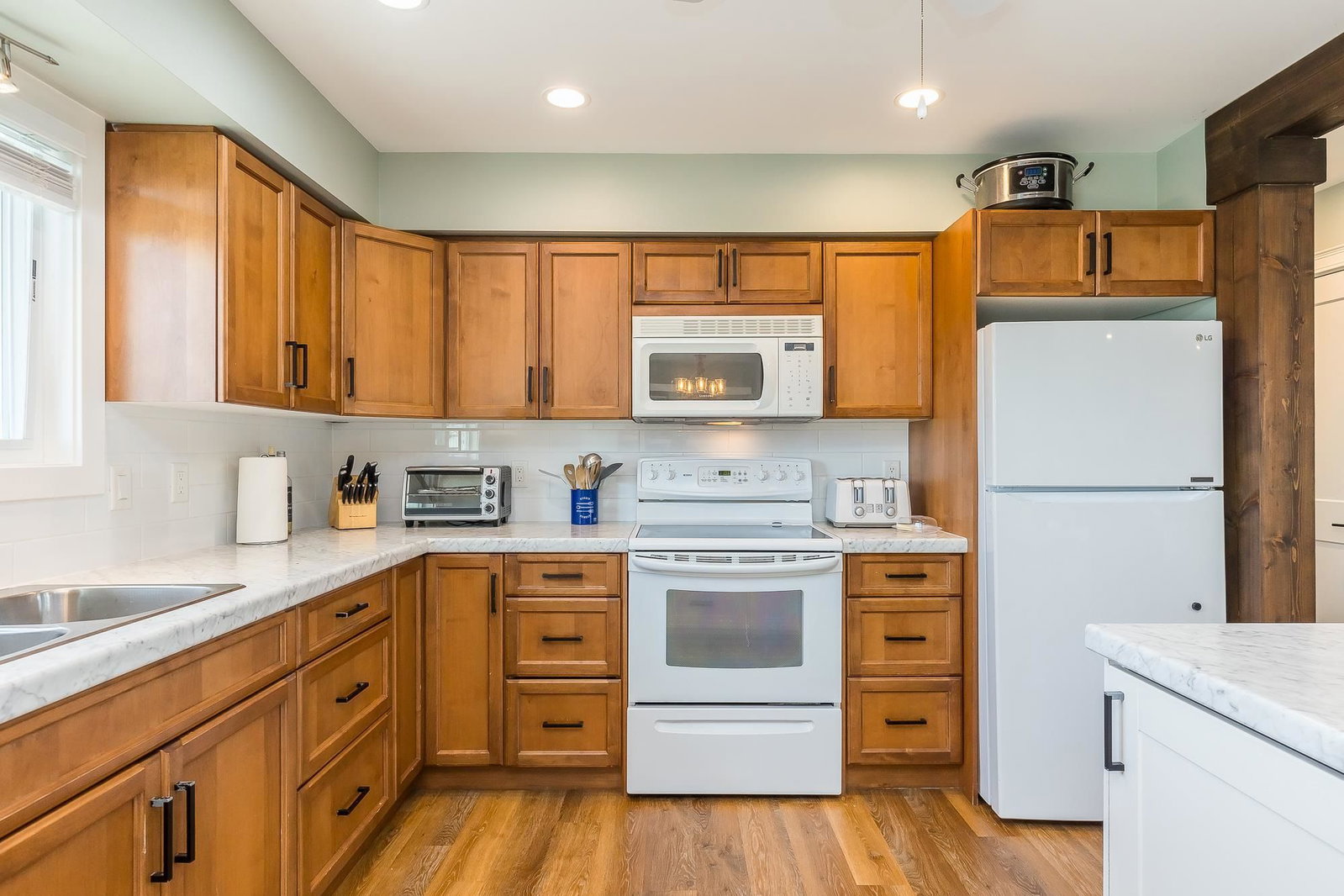 Listing Image 5