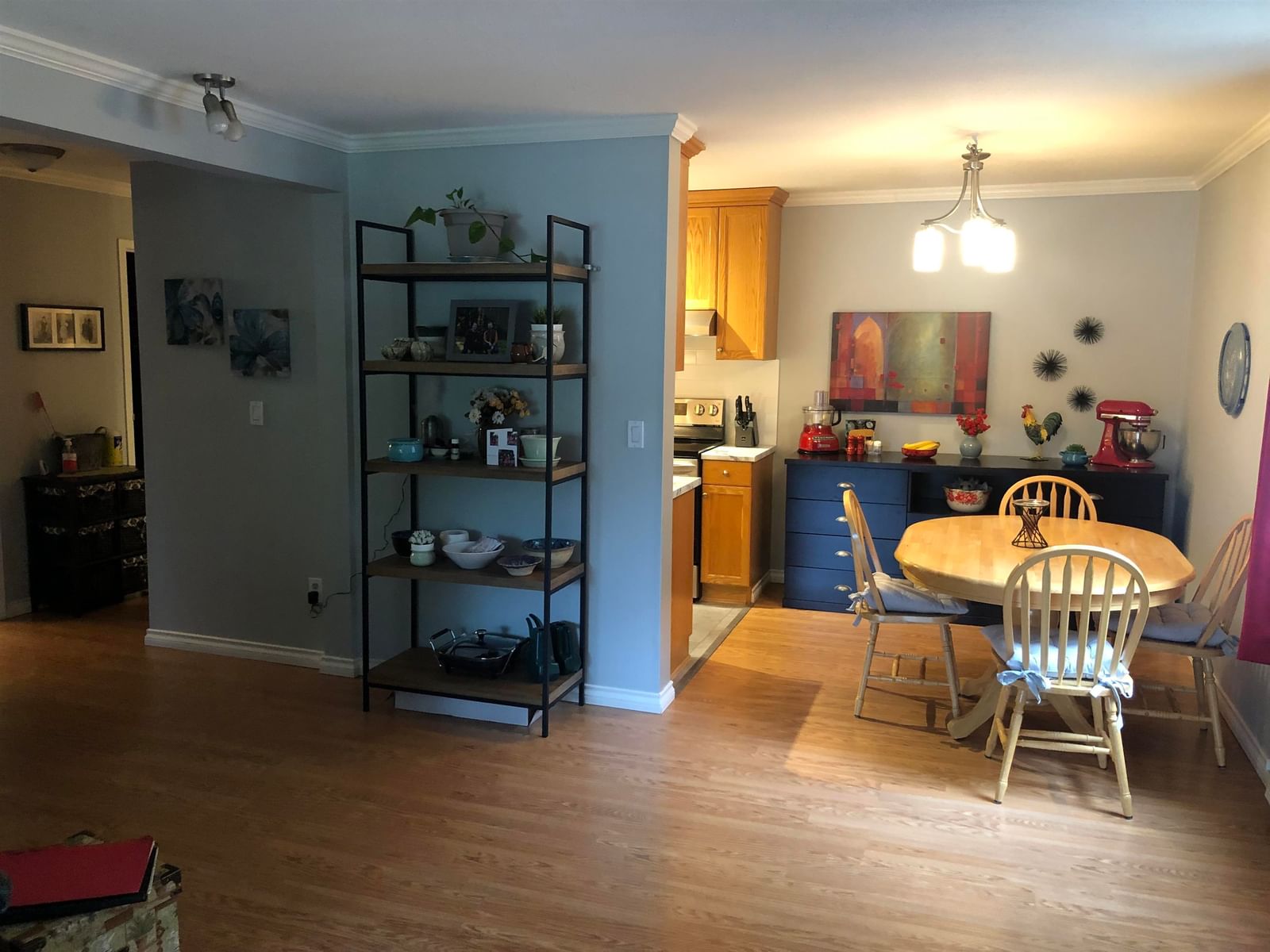 Listing Image 4