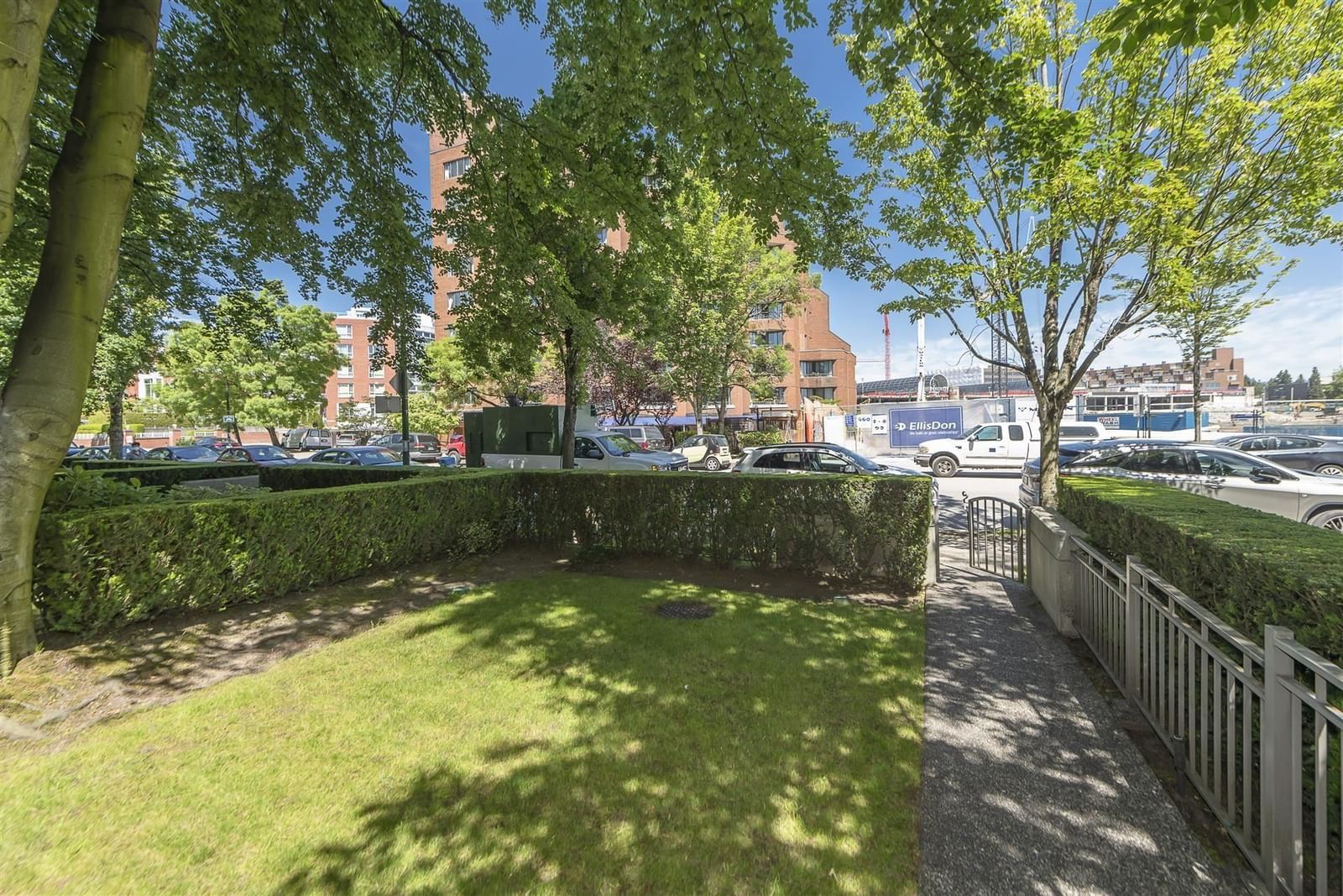 Listing Image 4
