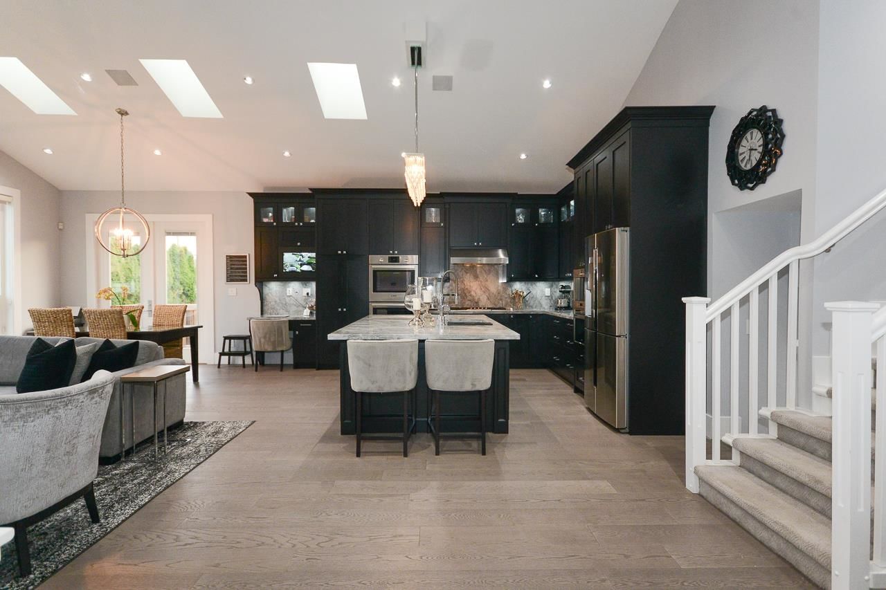 Listing Image 11