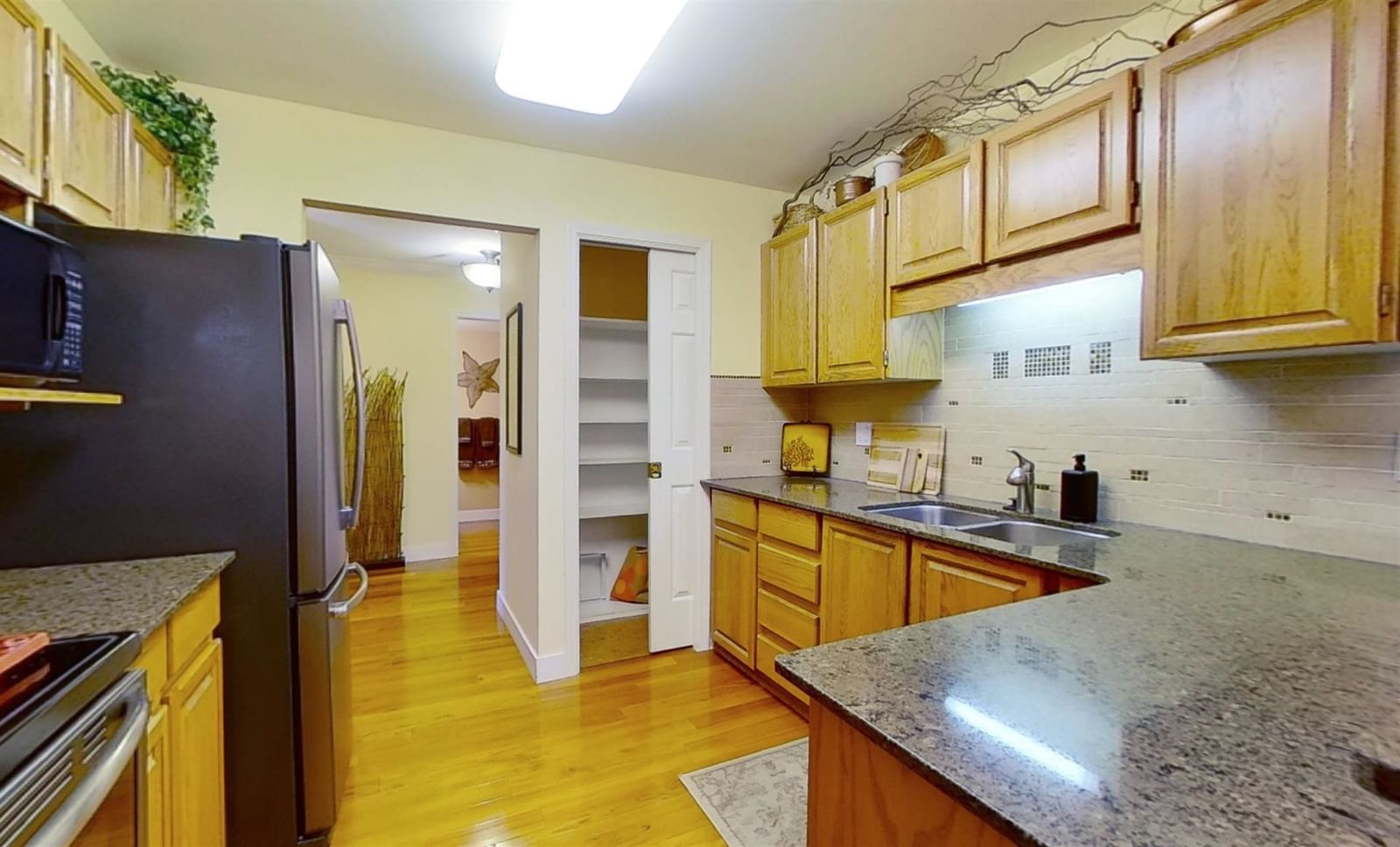 Listing Image 11
