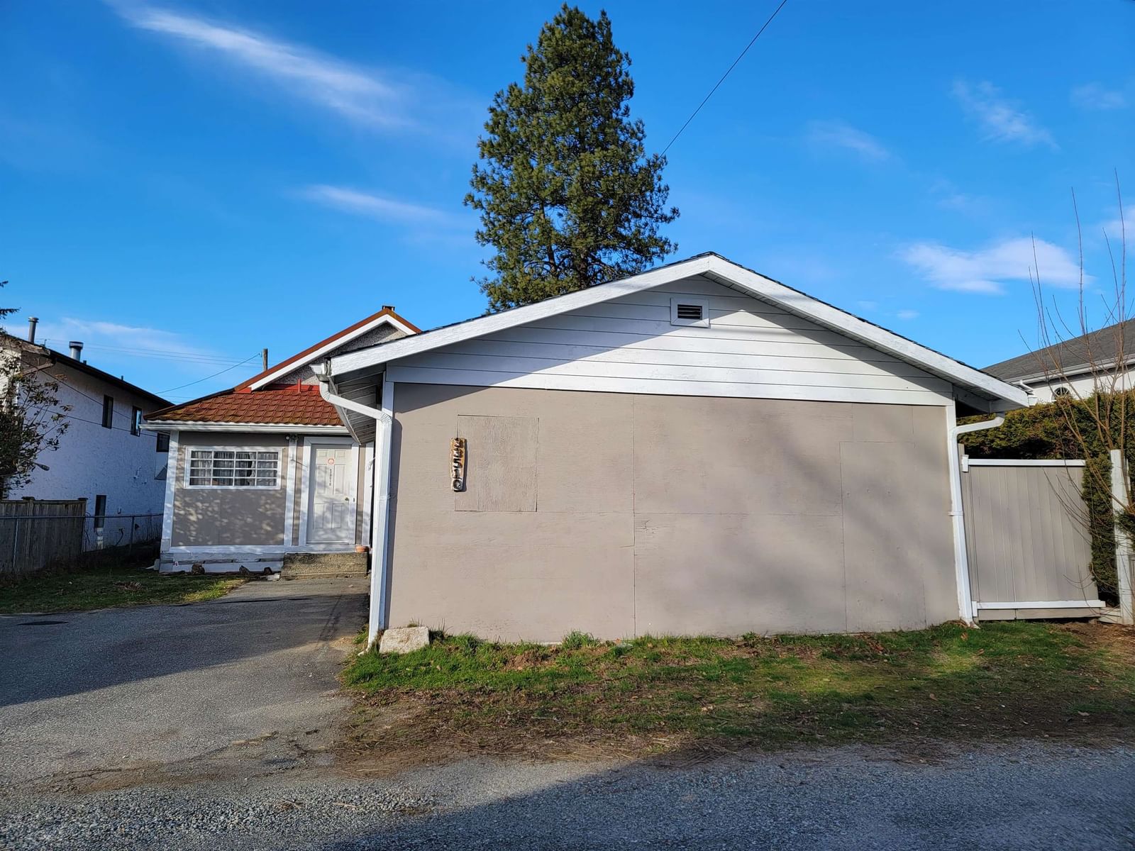 Listing Image 4
