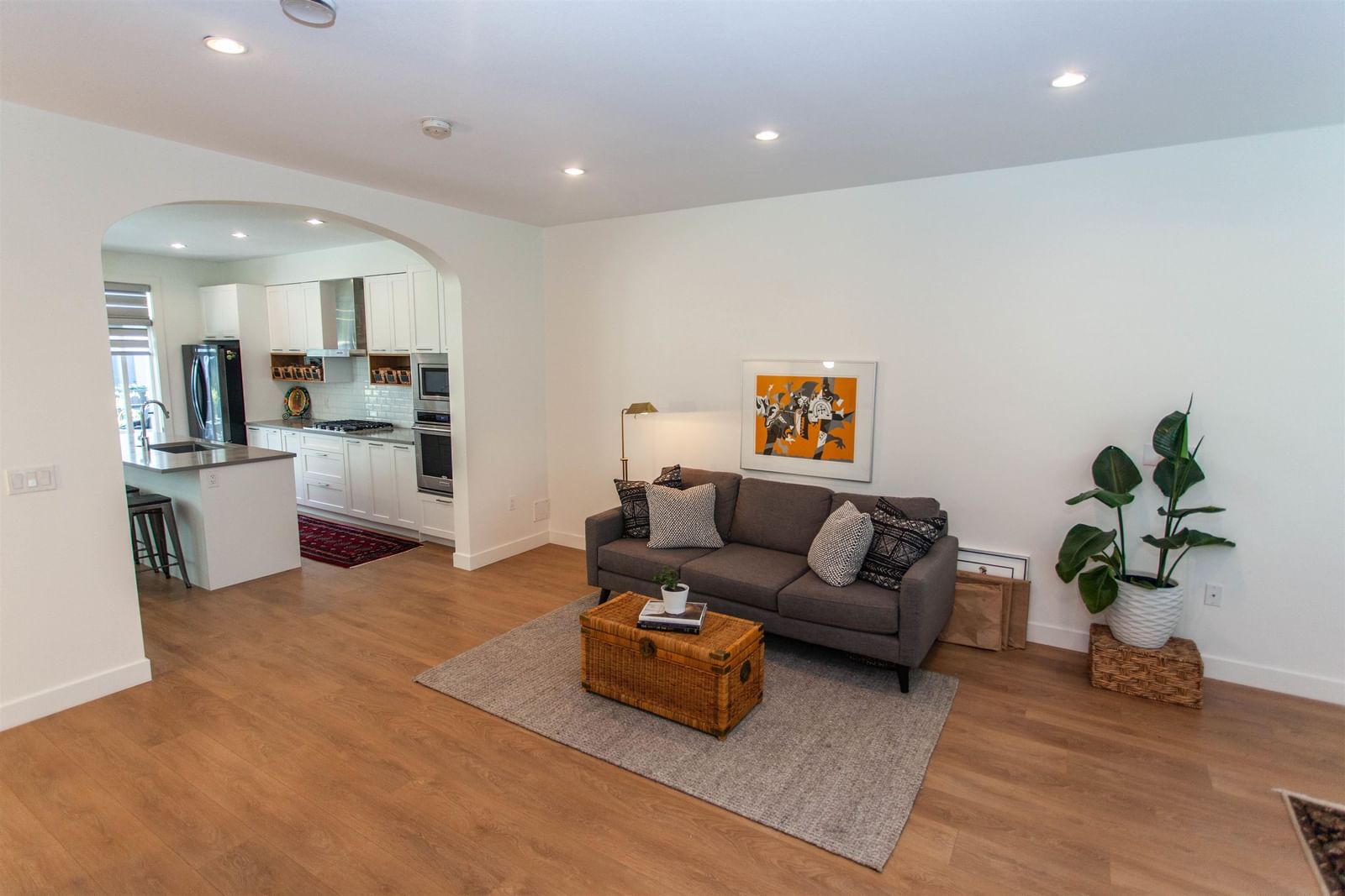 Listing Image 11