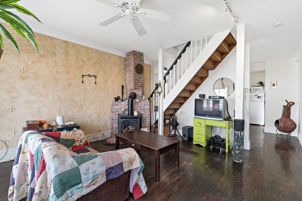 Listing Image 9