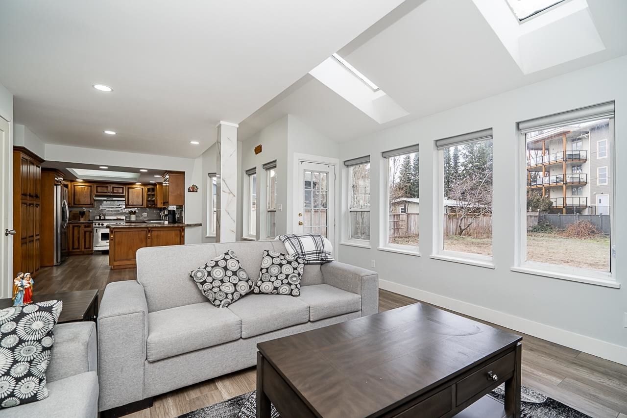 Listing Image 9