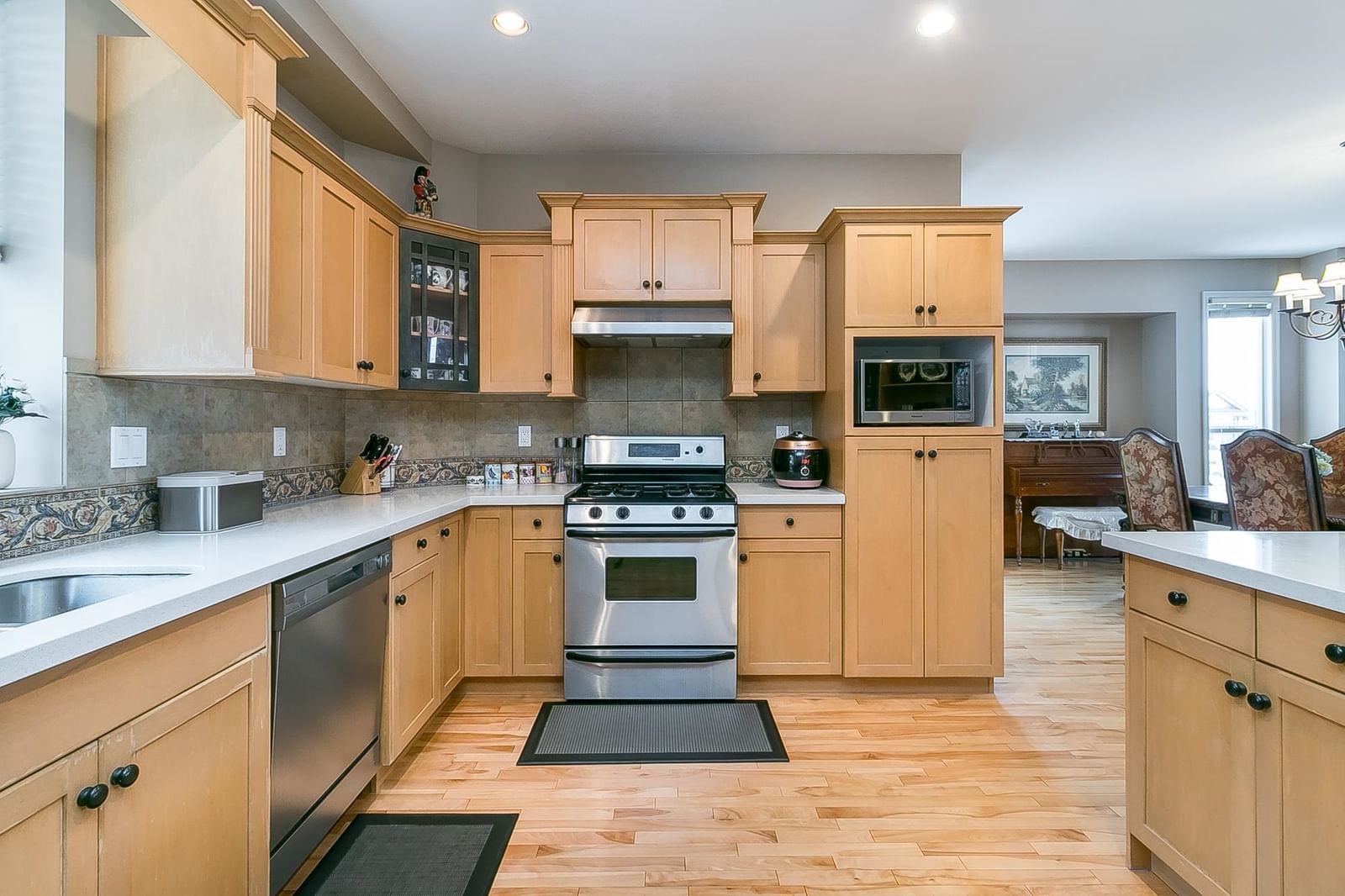 Listing Image 8