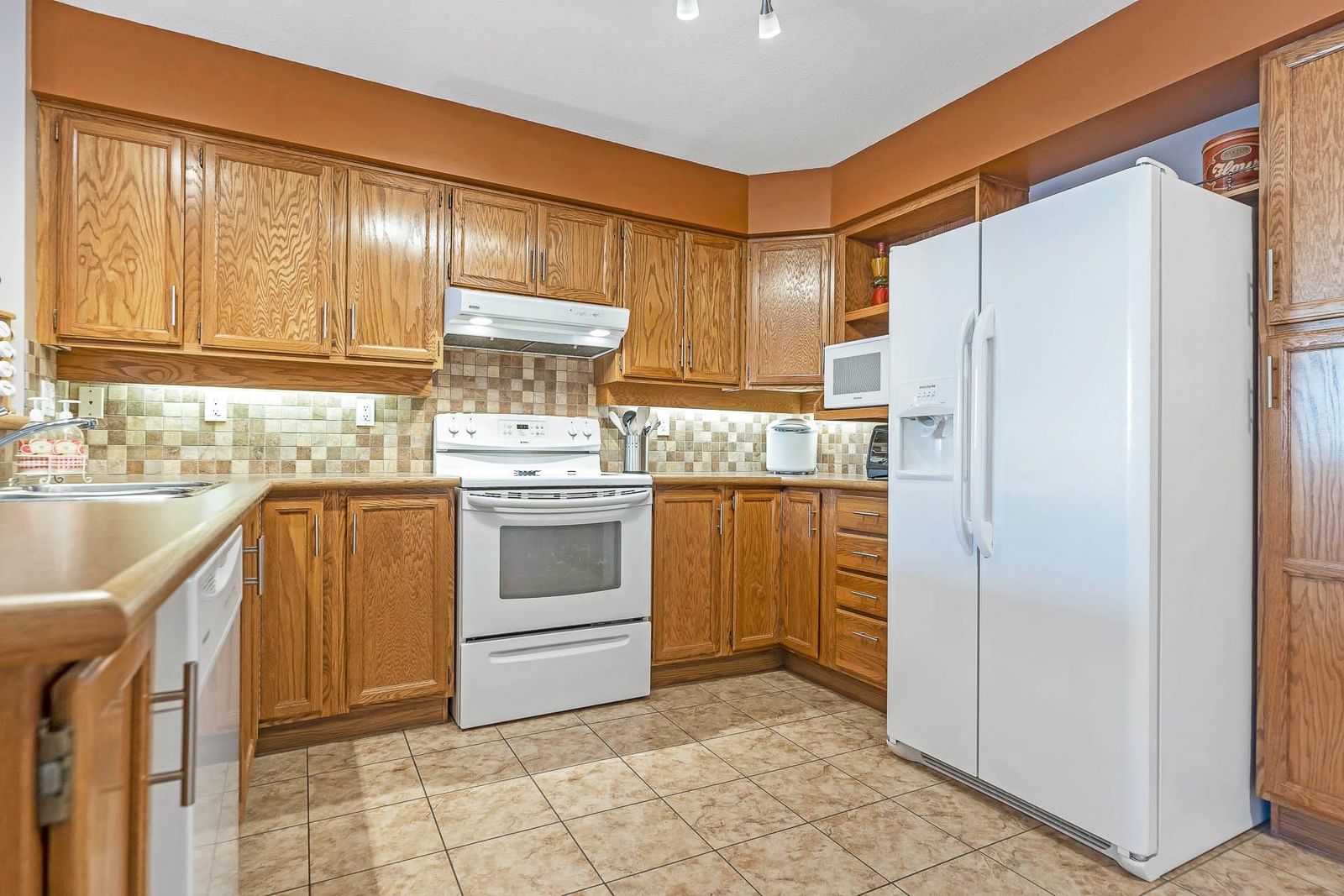 Listing Image 16