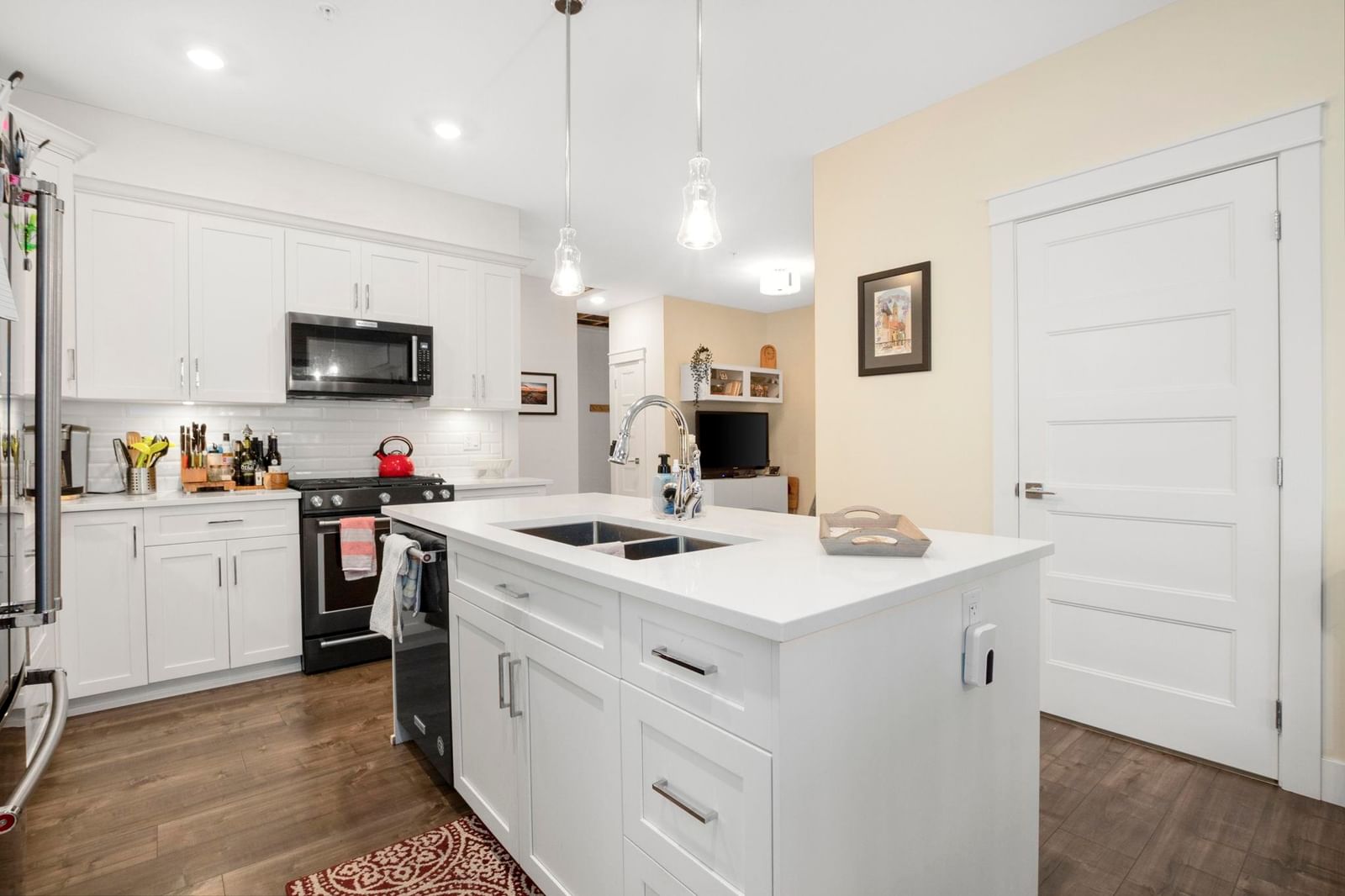 Listing Image 12
