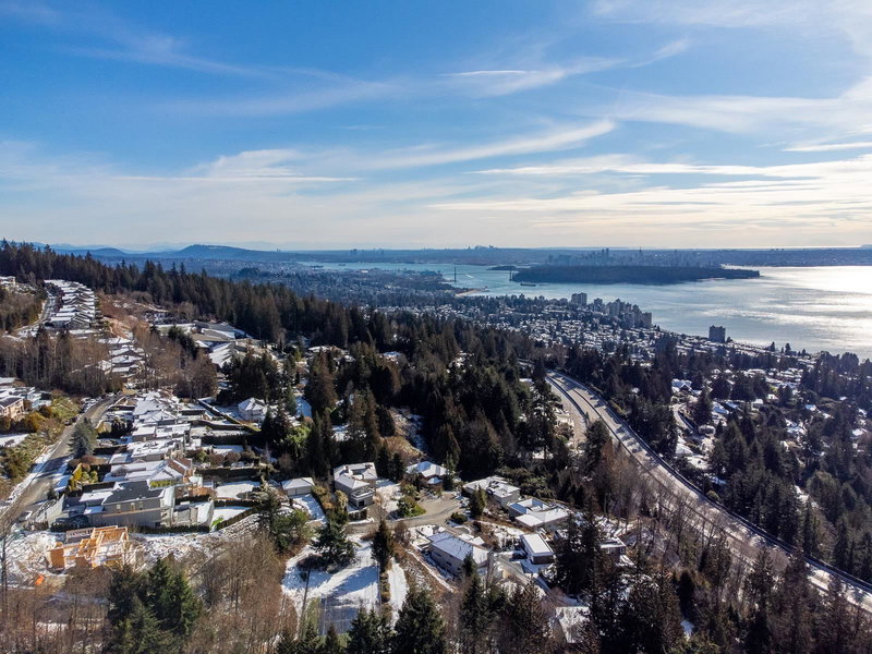 2320 Chairlift Close, West Vancouver, V7S 3G8 | Image 2
