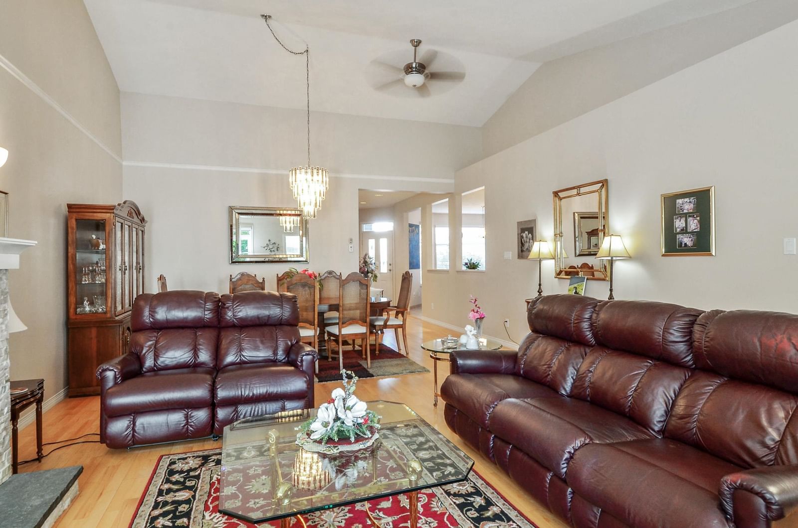 Listing Image 4