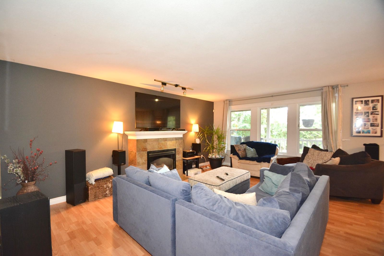 Listing Image 4