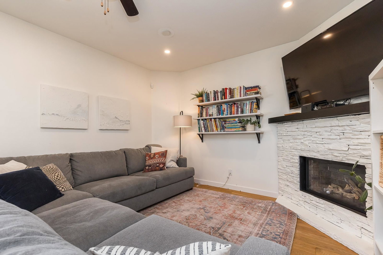 Listing Image 13