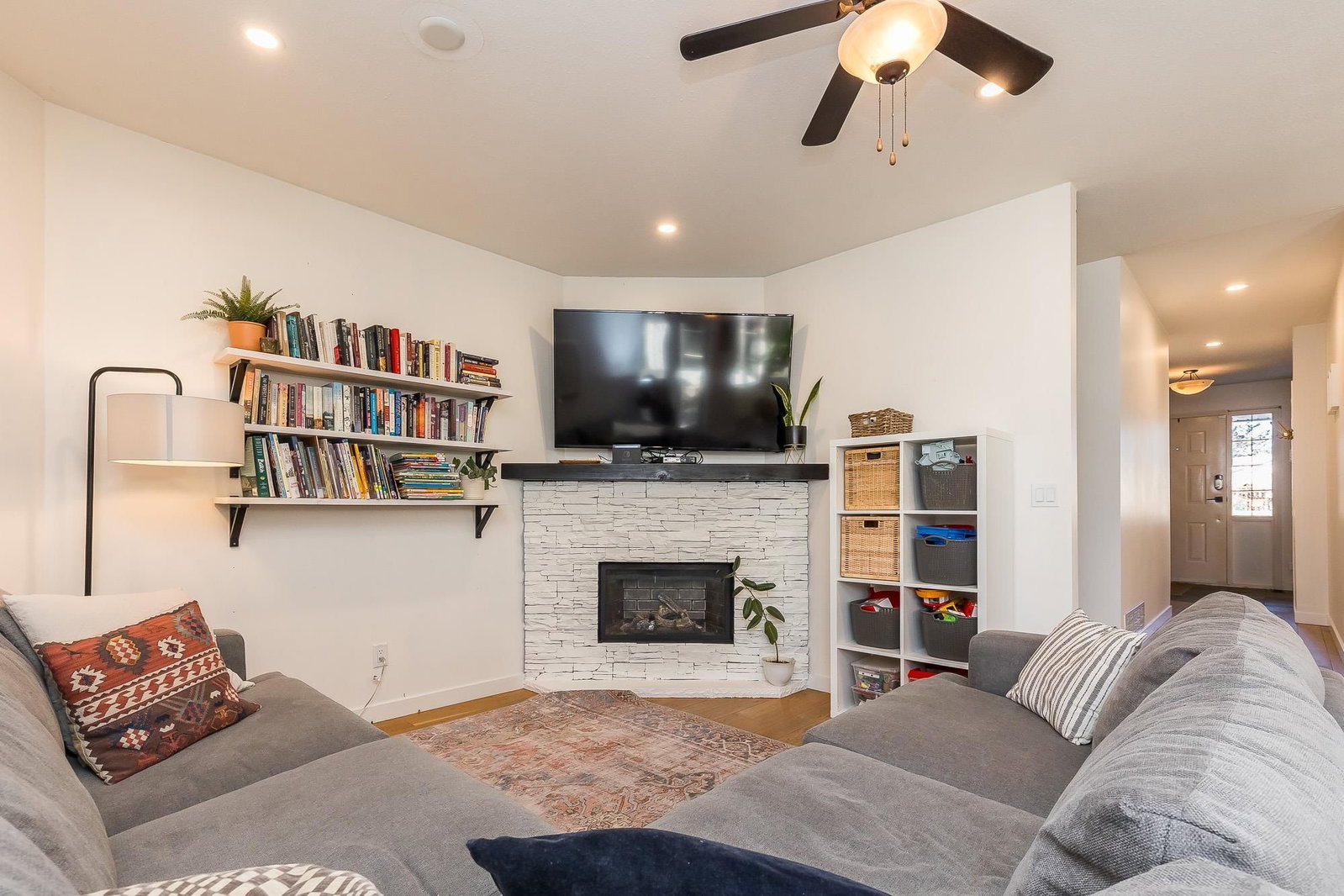 Listing Image 14