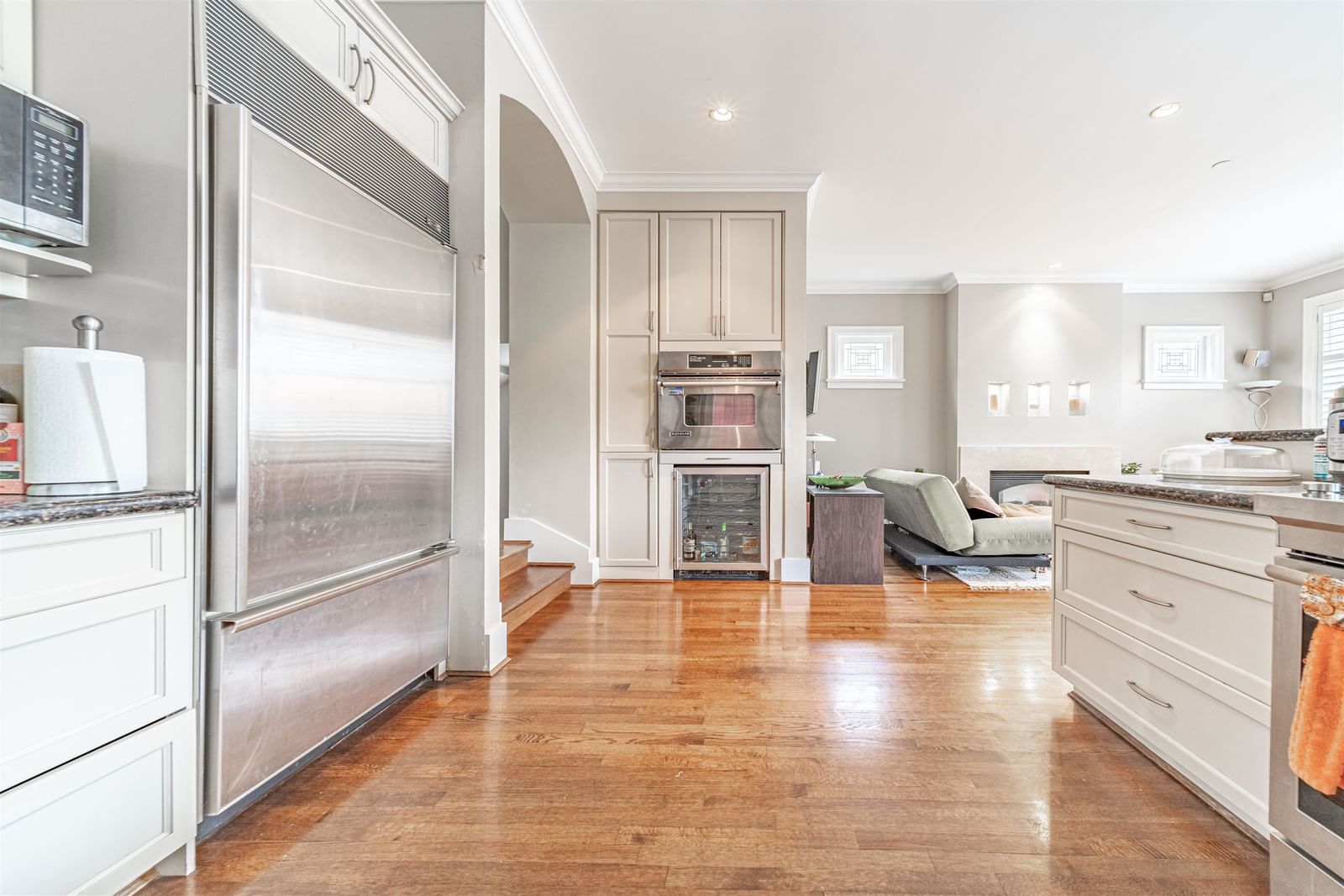 Listing Image 11