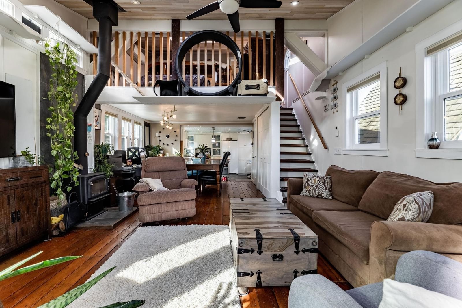 Listing Image 12