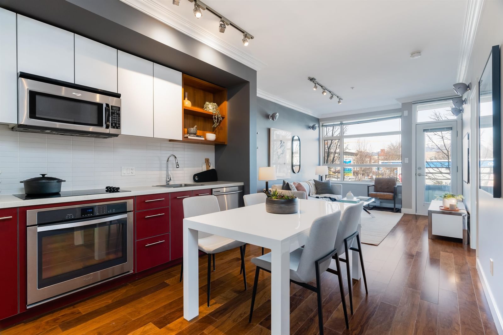 Listing Image 10