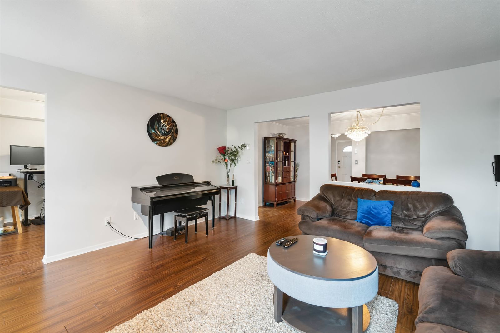 Listing Image 5