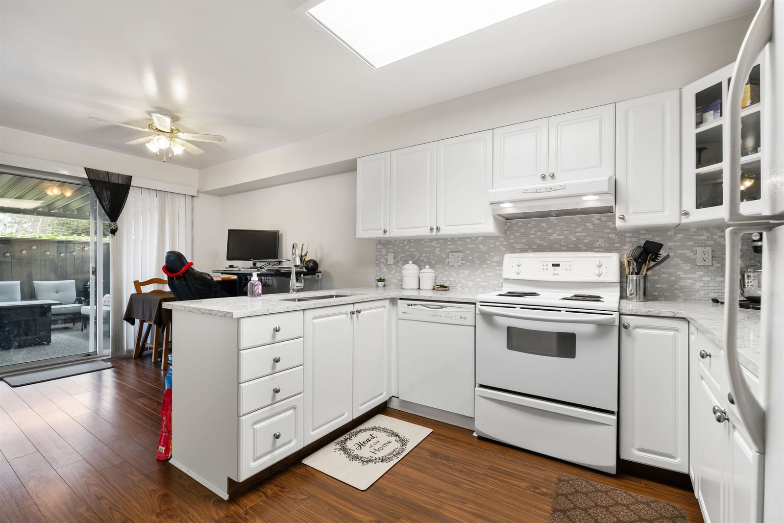 Listing Image 8