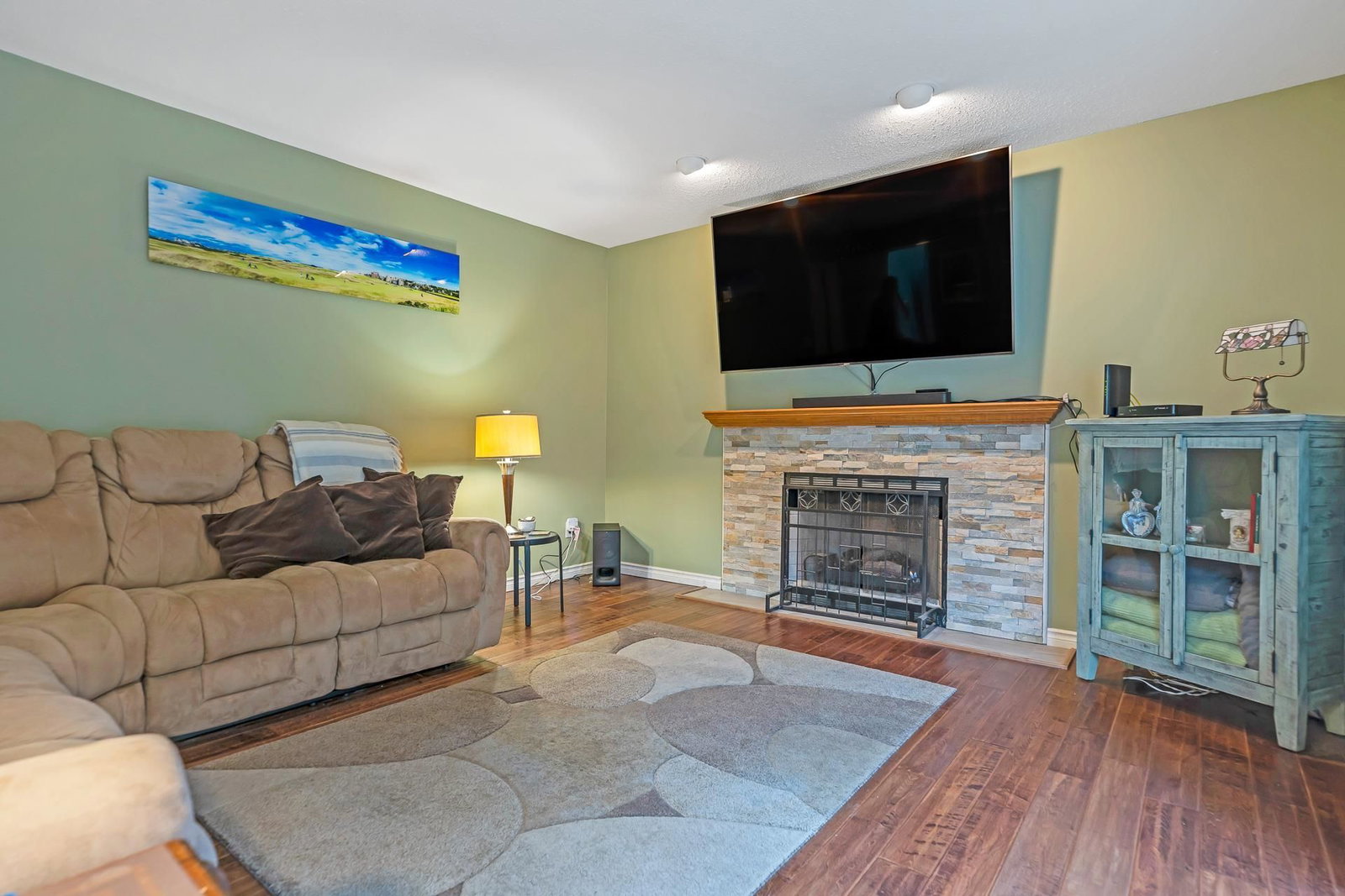 Listing Image 4
