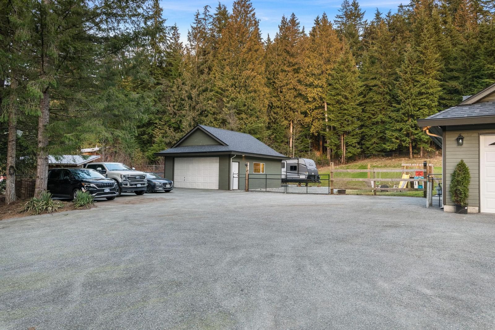 Listing Image 4