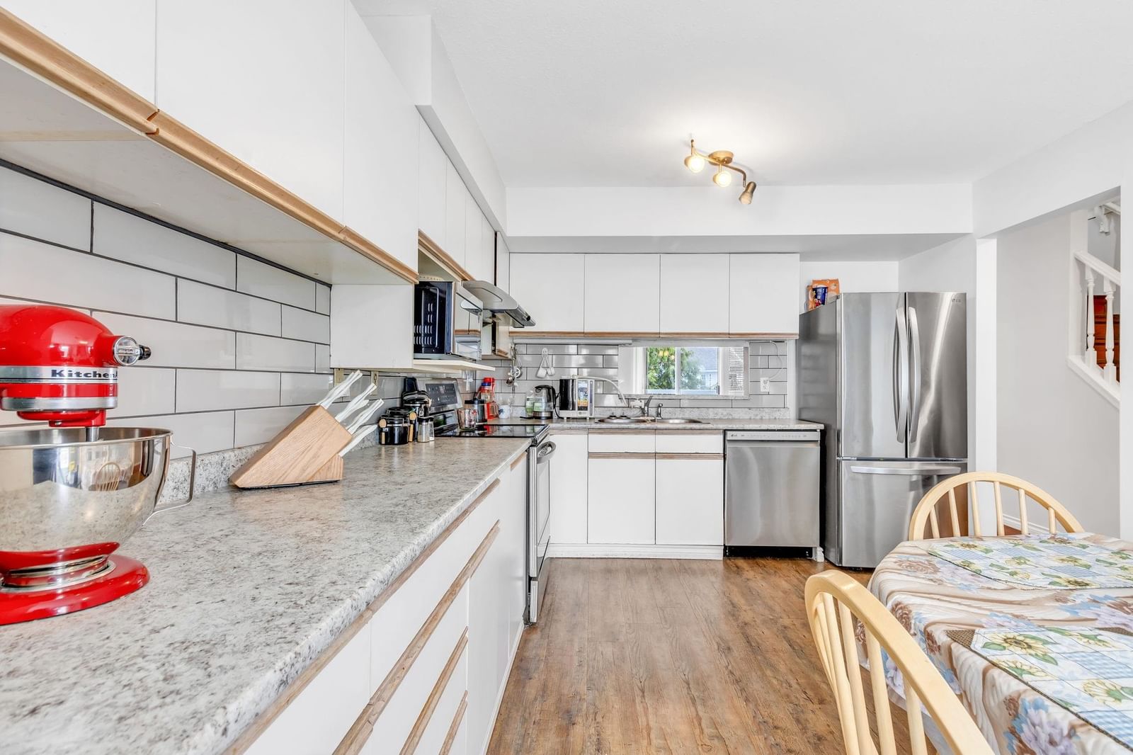 Listing Image 11