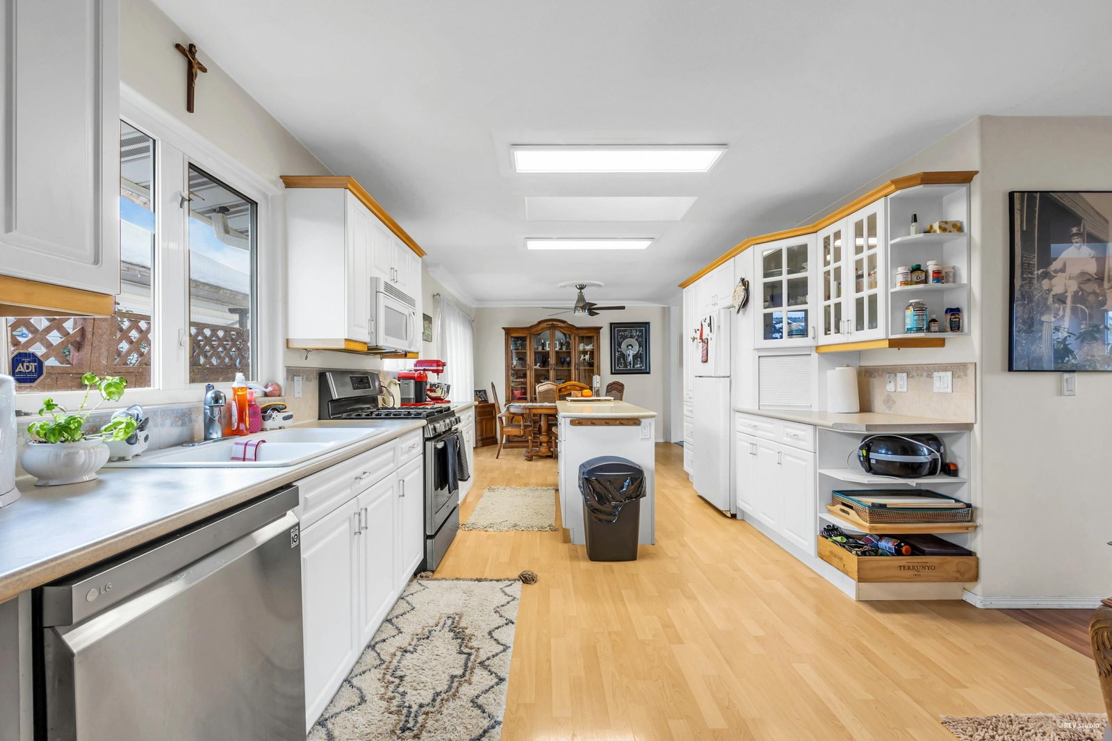 Listing Image 4