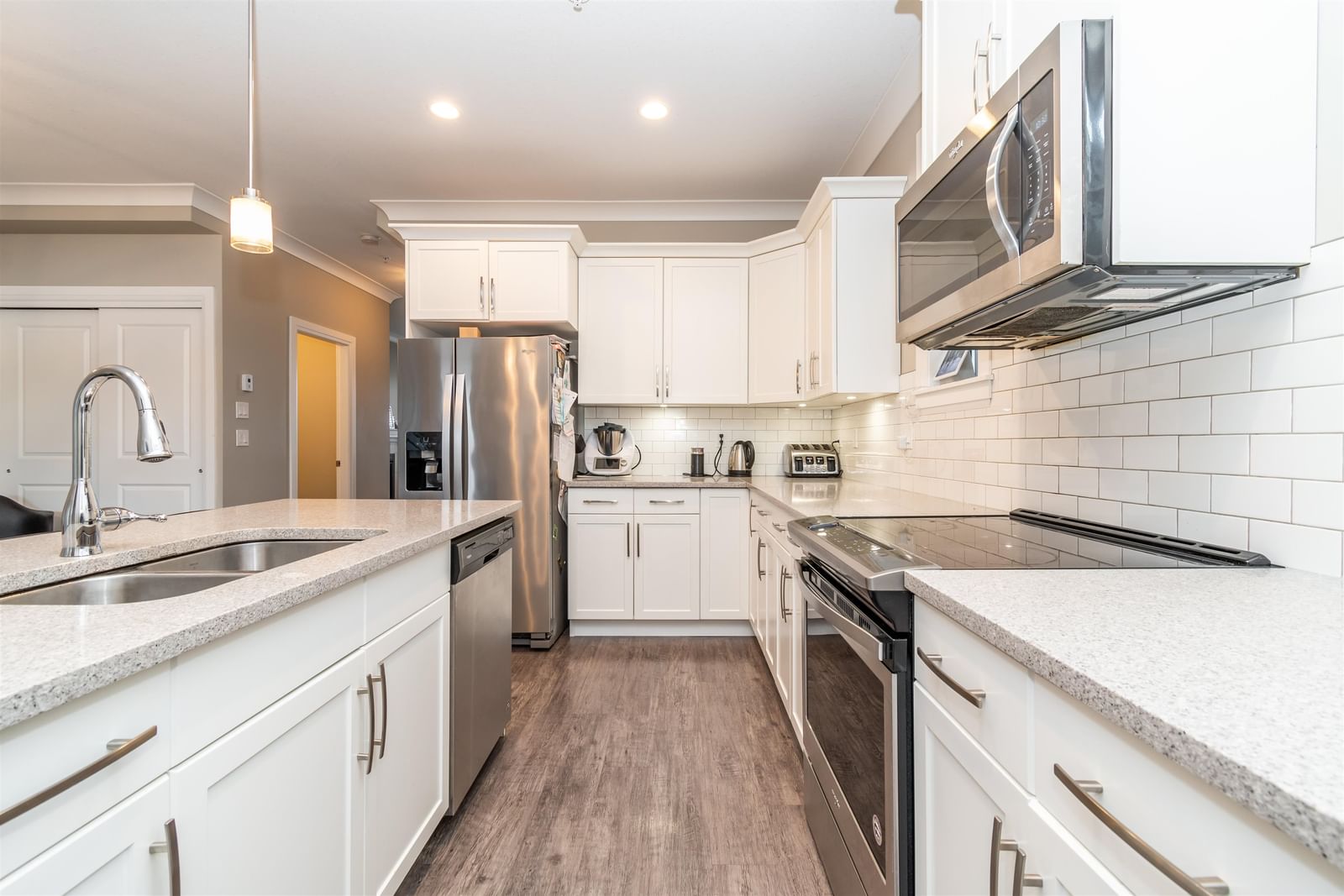 Listing Image 12