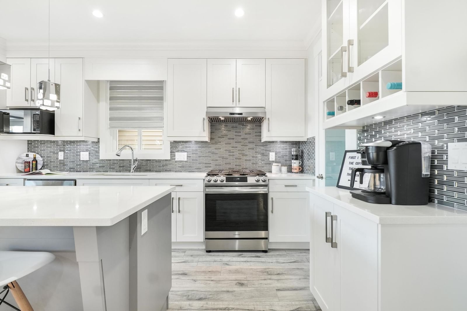 Listing Image 10