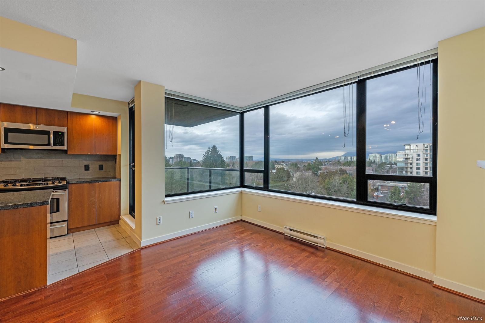 Listing Image 6