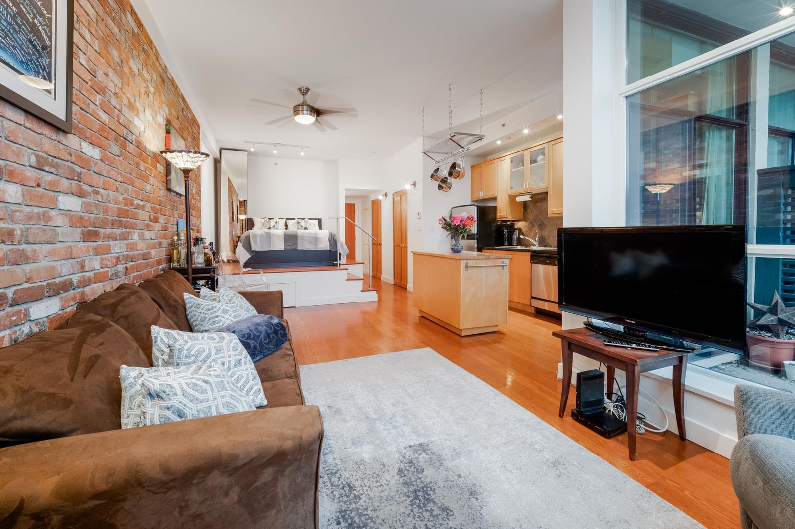 Listing Image 10