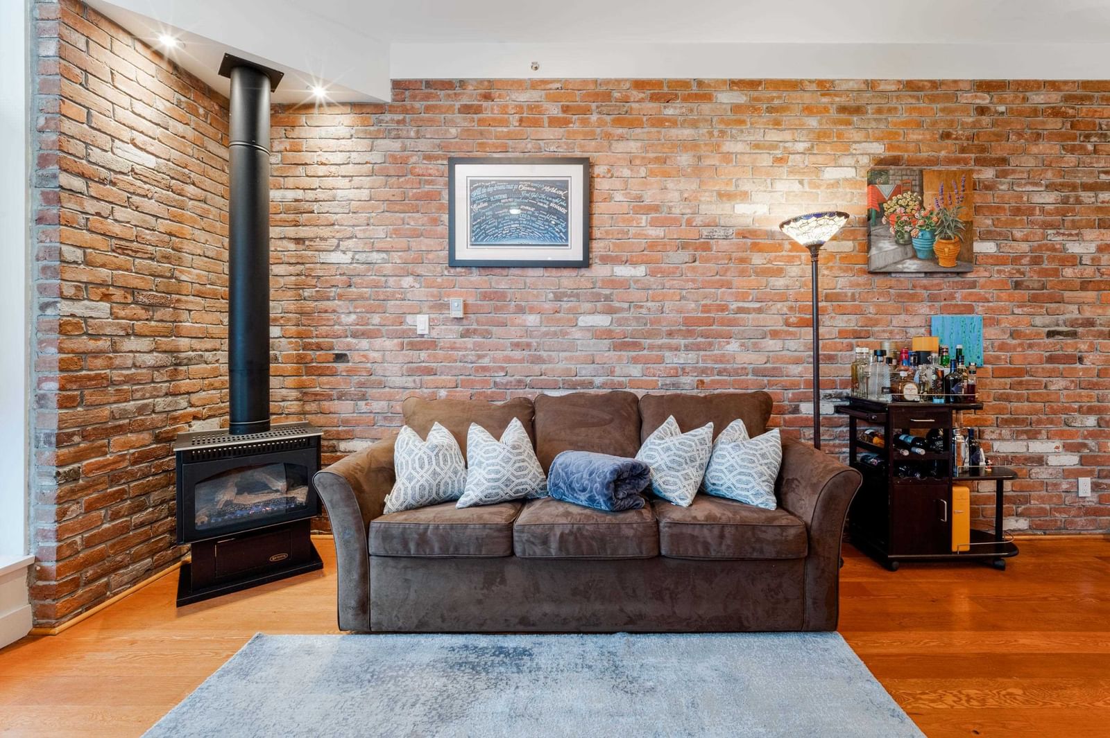 Listing Image 11