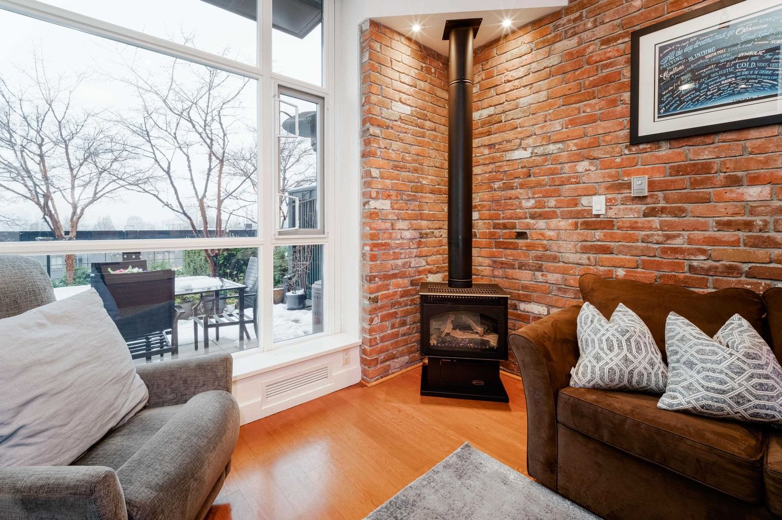 Listing Image 12