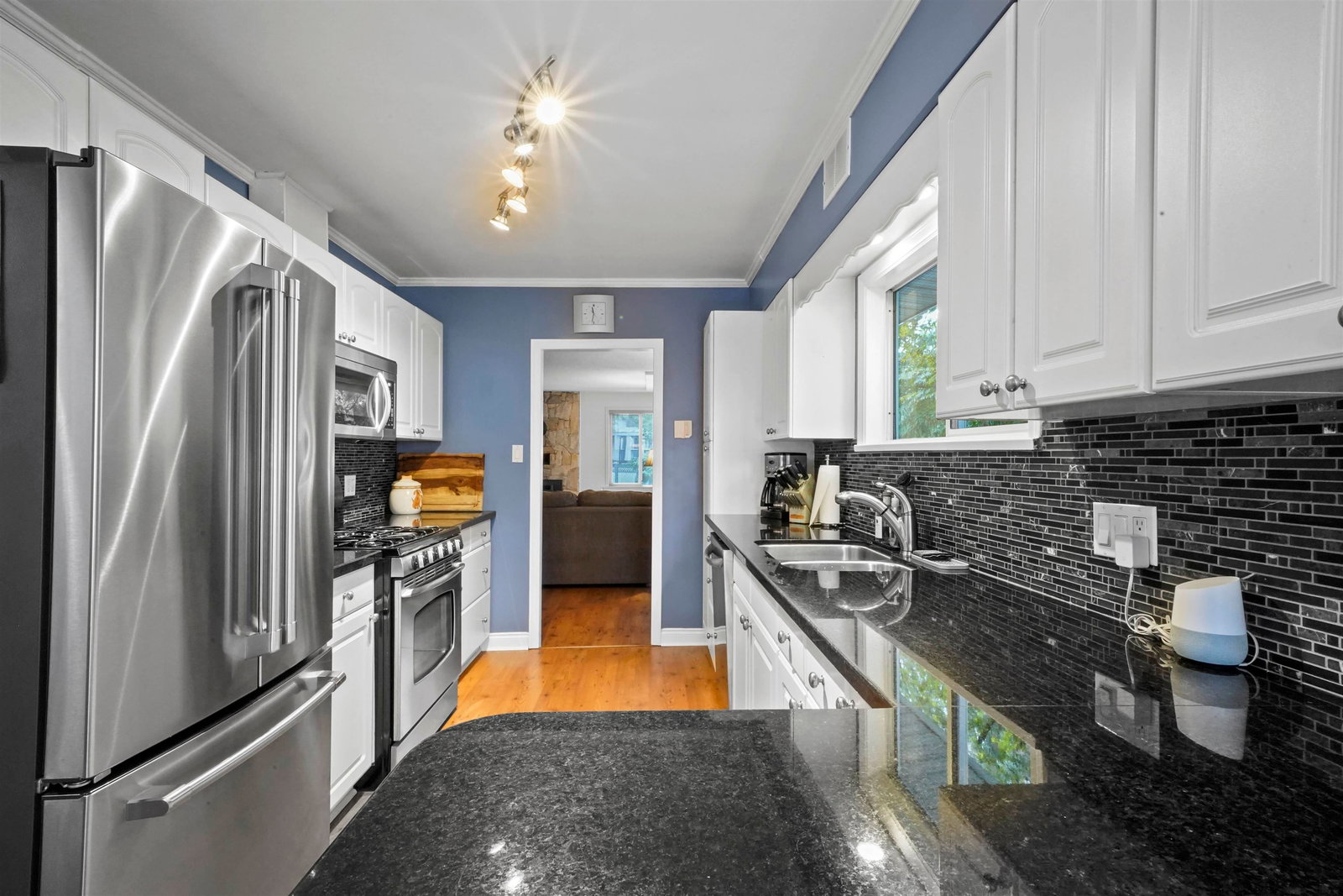 Listing Image 11