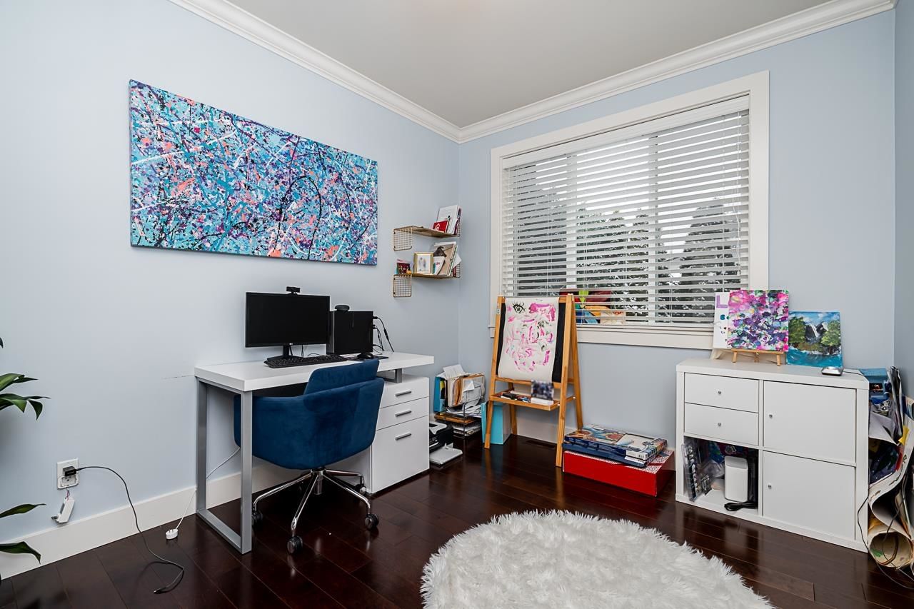 Listing Image 11