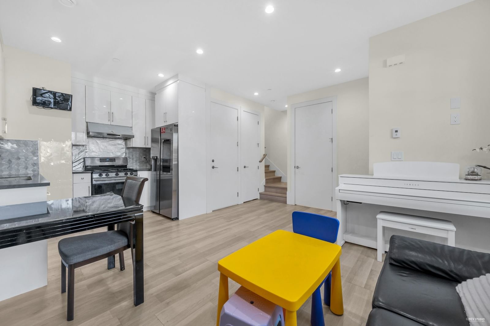 Listing Image 5