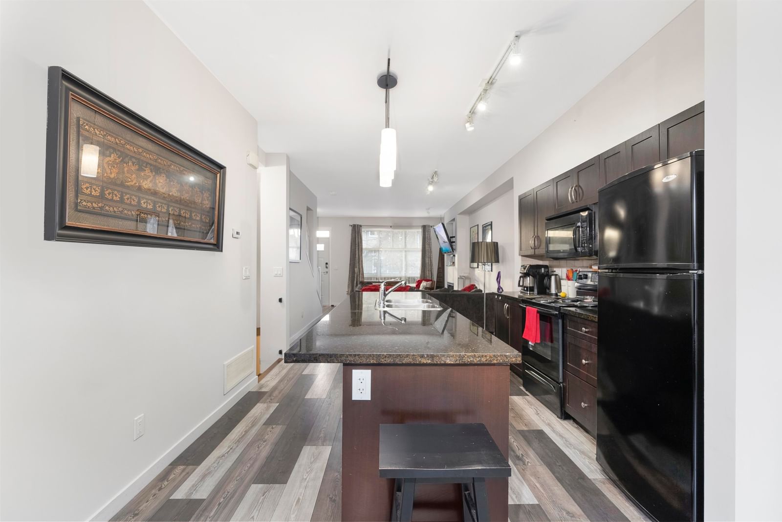 Listing Image 8