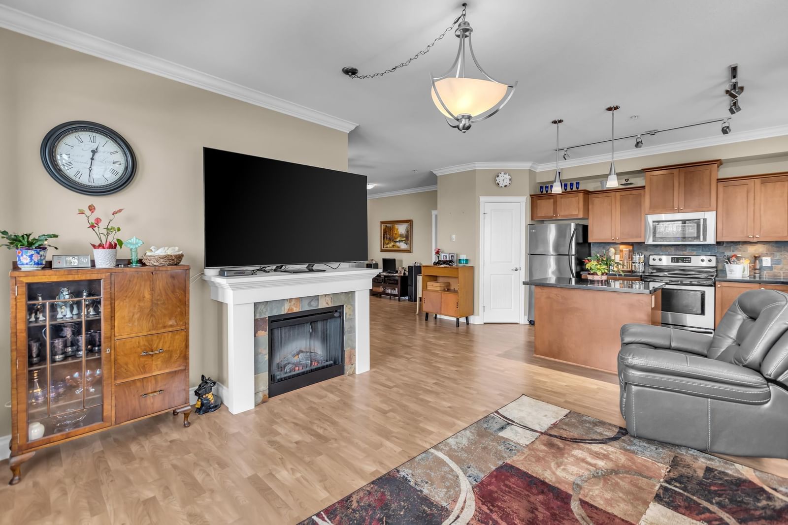 Listing Image 10