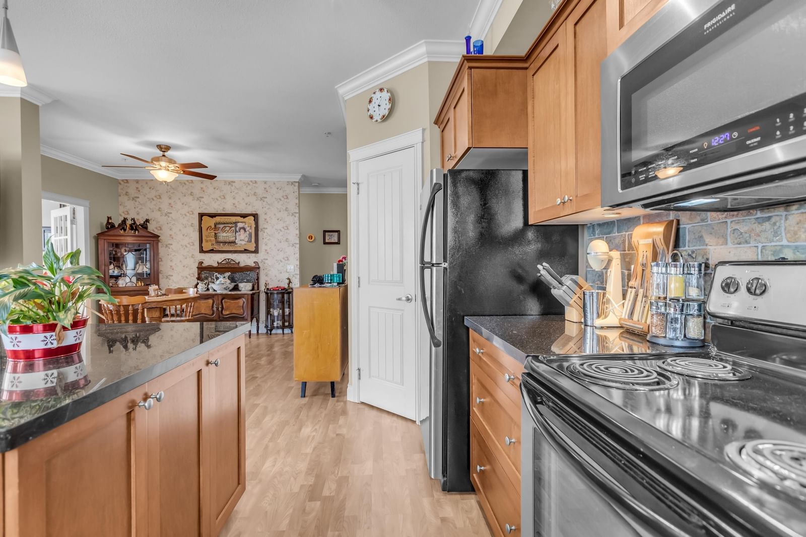 Listing Image 6
