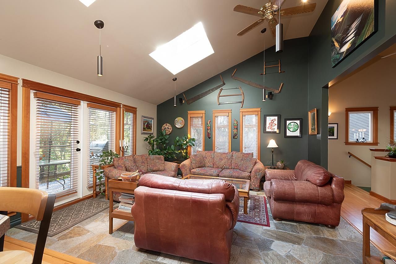 Listing Image 4