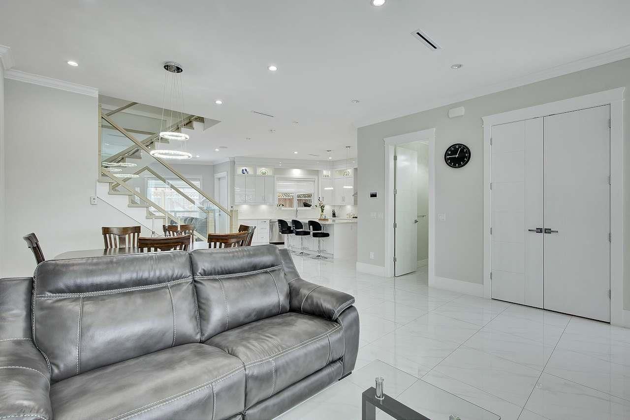 Listing Image 11