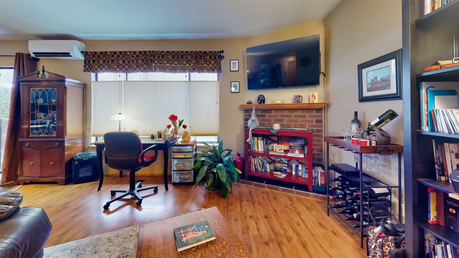 Listing Image 4